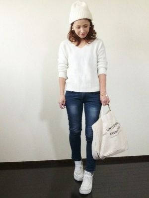 白コンバースを使ったレディースコーデ